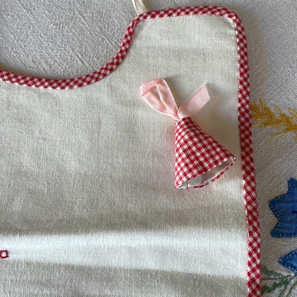 Vintage baby bib, souvenir from Ricordo di Portofino, appliqued chicks, bell - Picture 4 of 7